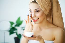 آیا می‌توانم به جای ضد آفتاب از لوازم آرایش حاوی SPF استفاده کنم؟