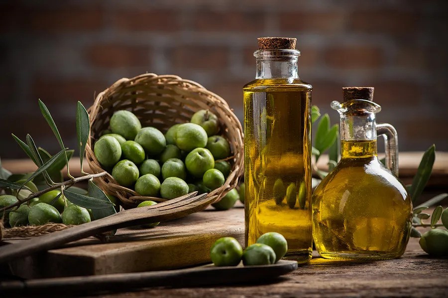 فواید و کاربردهای روغن زیتون پرس سرد