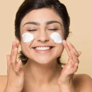 خطرات ترکاندن جوش‌های سرسیاه