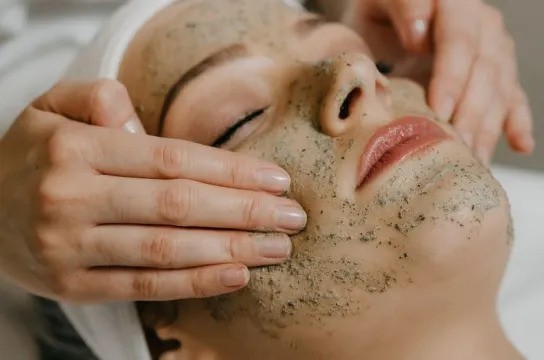 چرک در آکنه؛ دلیل و توضیح علمی